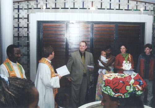 D�but de la c�r�monie de bapt�me, arriv�e dans la nef de l'�glise Ste Catherine � Sierre 2